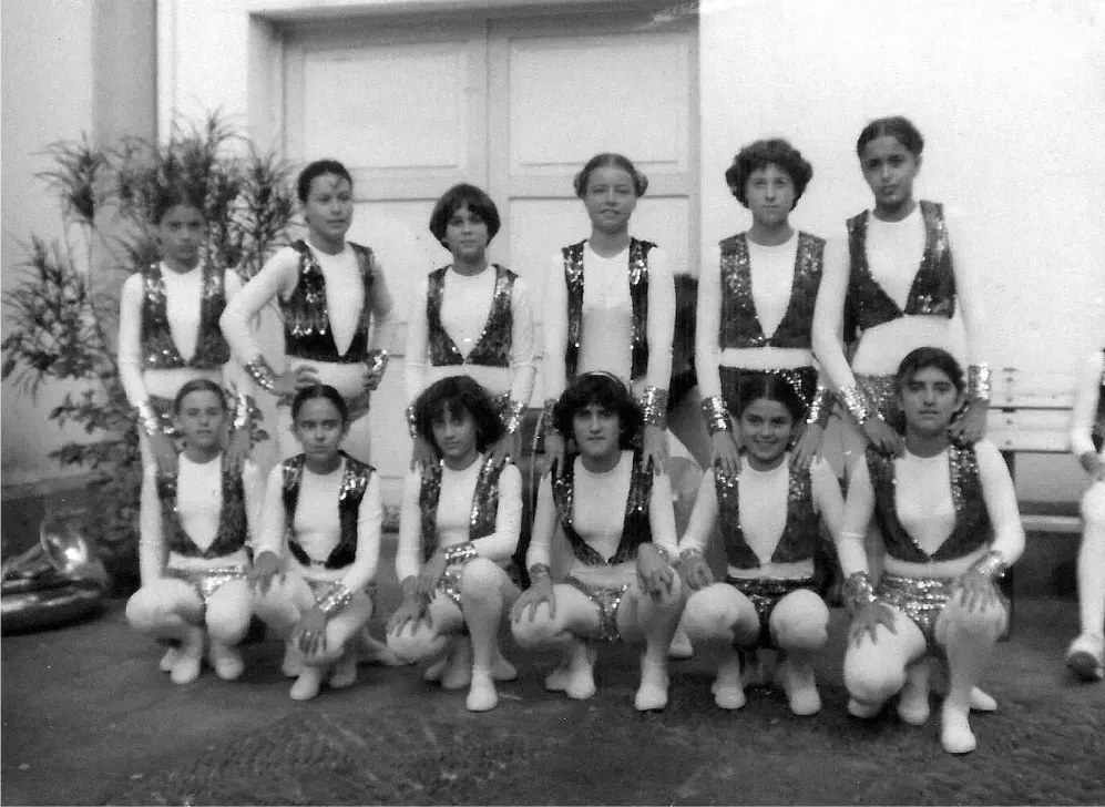 Las doce primeras acróbatas. 